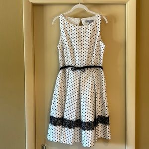 Never worn! Retro Sateen dress in white with black polka dots 🖤